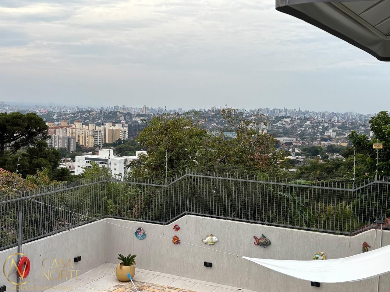 Casa à venda com 3 quartos, 308m², 2 suítes, 2 vagas, Rua Fernando Osório no bairro Teresópolis em Porto Alegre