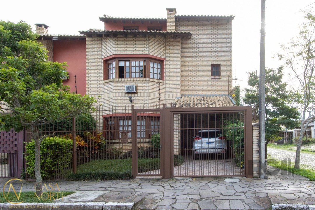 Casa à venda com 3 quartos, 180m², 1 suíte, 3 vagas, Rua Jacunda no bairro Guarujá em Porto Alegre