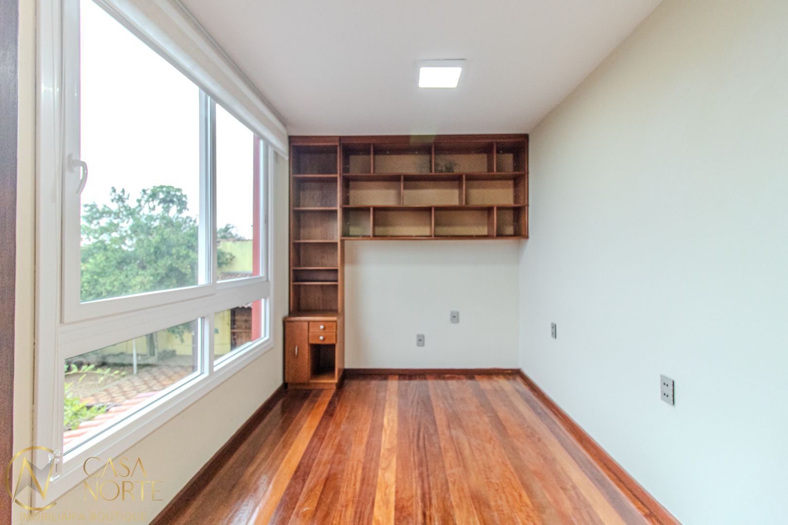 Casa à venda com 3 quartos, 291m², 1 suíte, 3 vagas, Rua Doutor Pitrez no bairro Ipanema em Porto Alegre