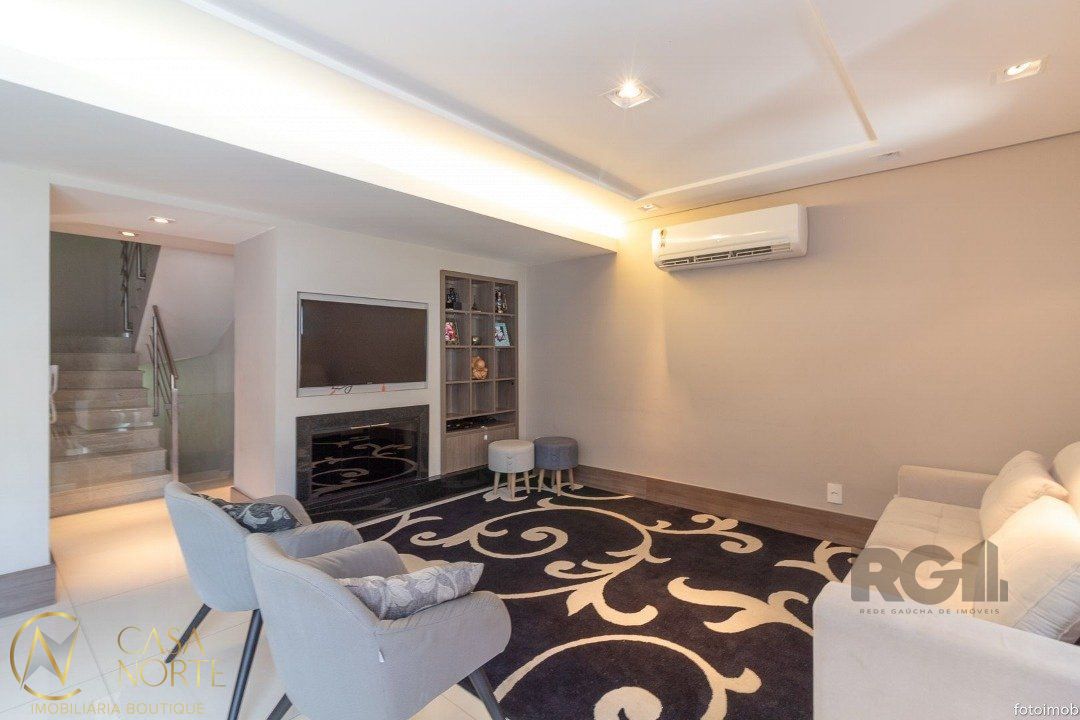 Casa de Condomínio à venda com 5 quartos, 307m², 1 suíte, 4 vagas, Avenida Taquary no bairro Cristal em Porto Alegre