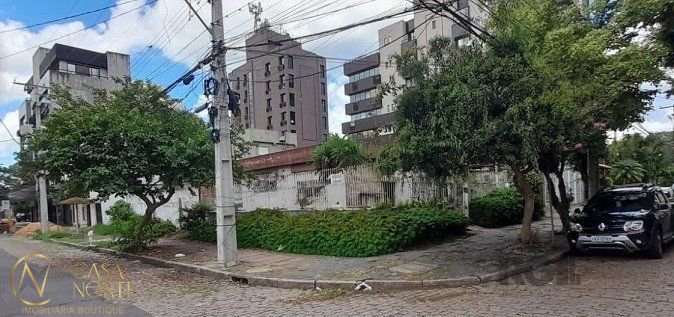 Casa à venda com 2 quartos, 120m², 2 vagas, Rua Bernardo Pires no bairro Santana em Porto Alegre