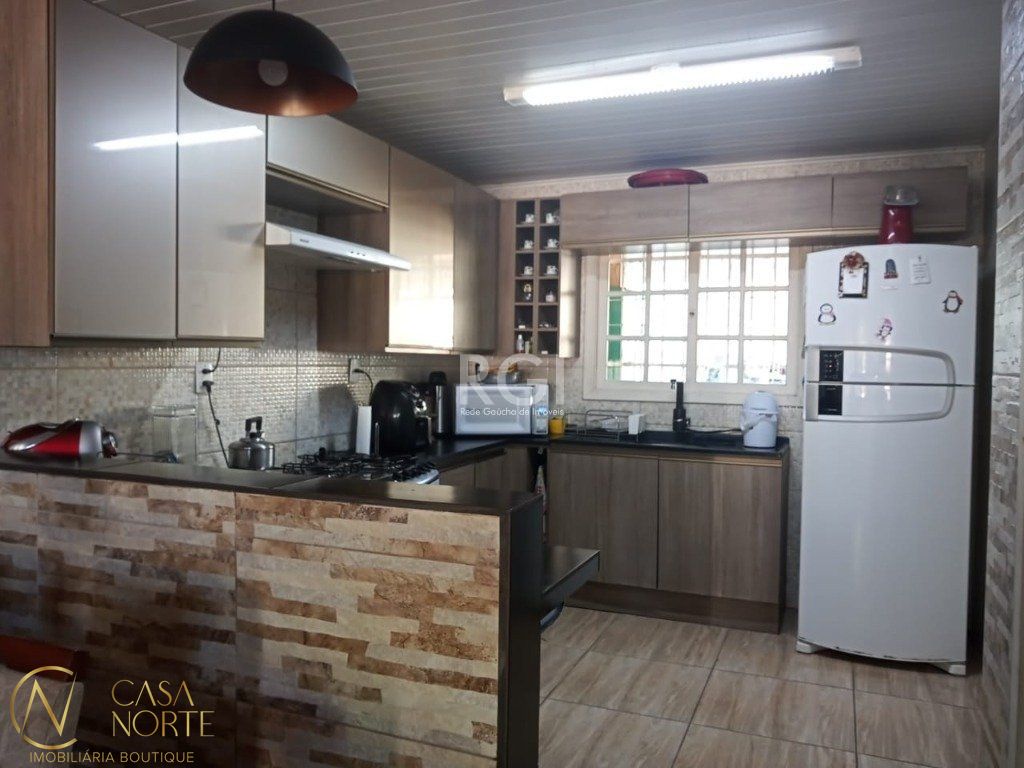 Sobrado à venda com 3 quartos, 110m², 2 vagas, Rua Eliza Tevah no bairro Aberta dos Morros em Porto Alegre