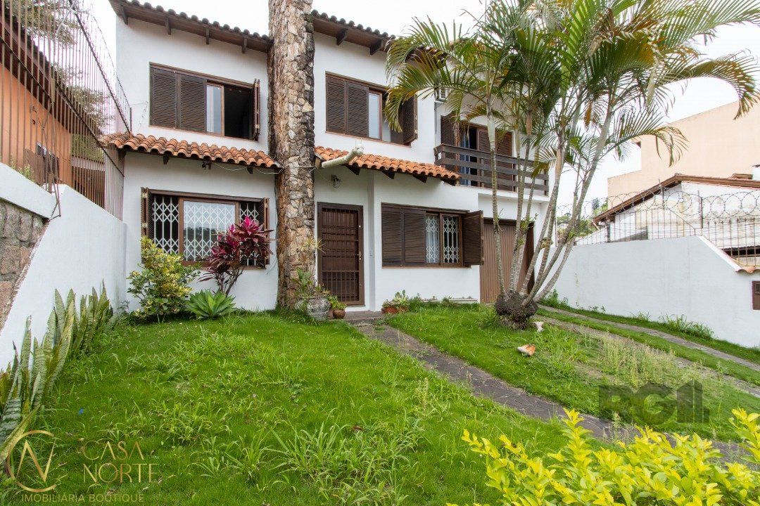 Casa à venda com 5 quartos, 299m², 1 suíte, 5 vagas, Rua Dona Sofia no bairro Santa Tereza em Porto Alegre