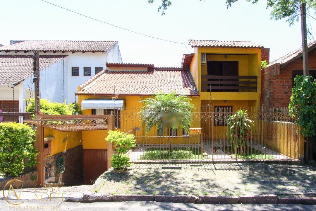 Casa à venda com 4 quartos, 307m², 2 suítes, 2 vagas, Rua Altos da Amapa no bairro Vila Nova em Porto Alegre