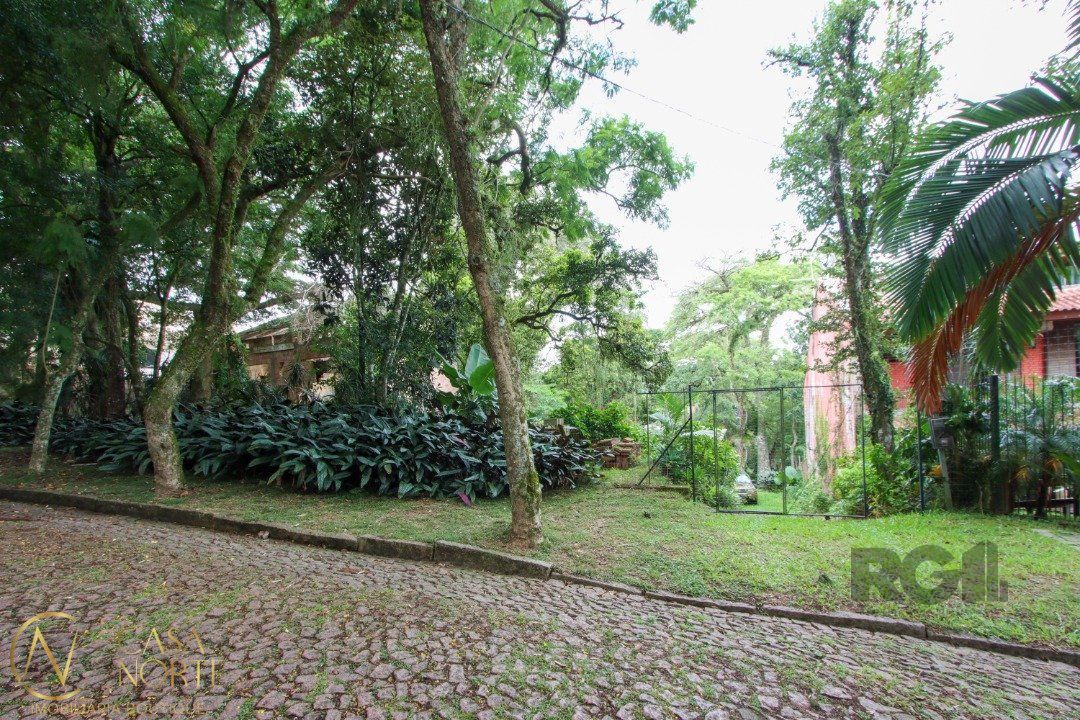 Terreno à venda  com 484m², Rua dos Guaranis no bairro Espírito Santo em Porto Alegre