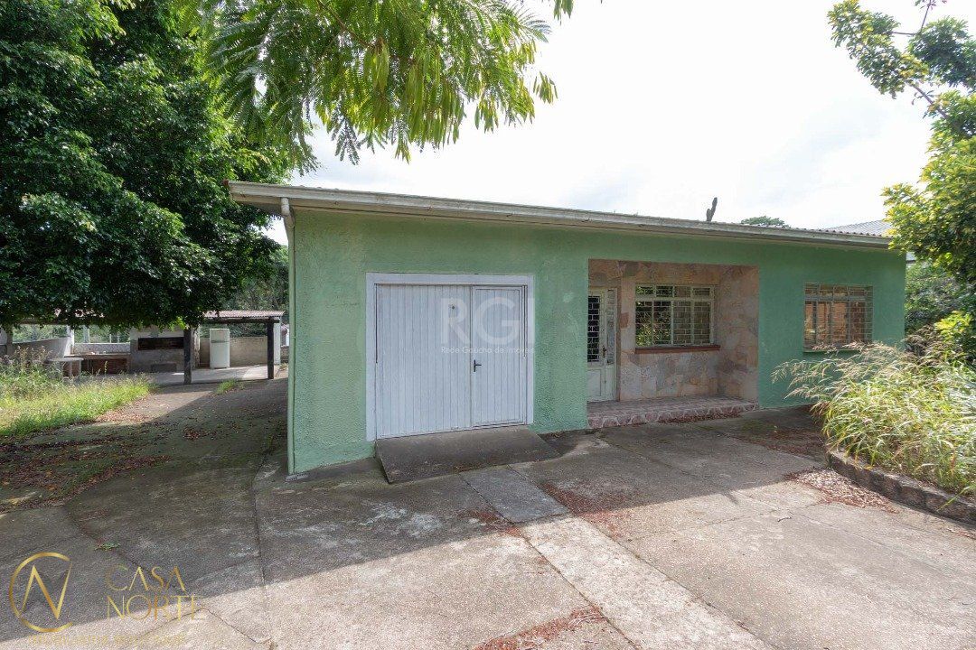 Casa à venda com 2 quartos, 277m², 2 vagas, Rua Doutor Sarmento Barata no bairro Belém Velho em Porto Alegre