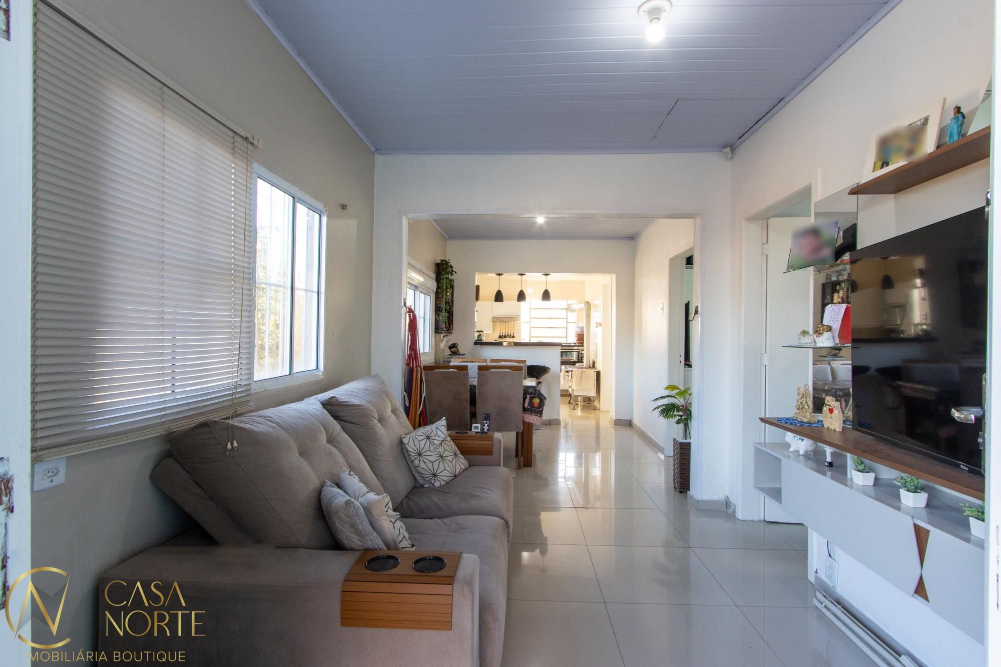 Casa à venda com 3 quartos, 134m², 5 vagas, Rua Amapa no bairro Vila Nova em Porto Alegre