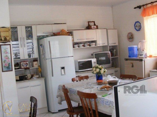 Casa à venda com 3 quartos, 245m², 1 suíte, 3 vagas, Rua Victor Issler no bairro Espírito Santo em Porto Alegre
