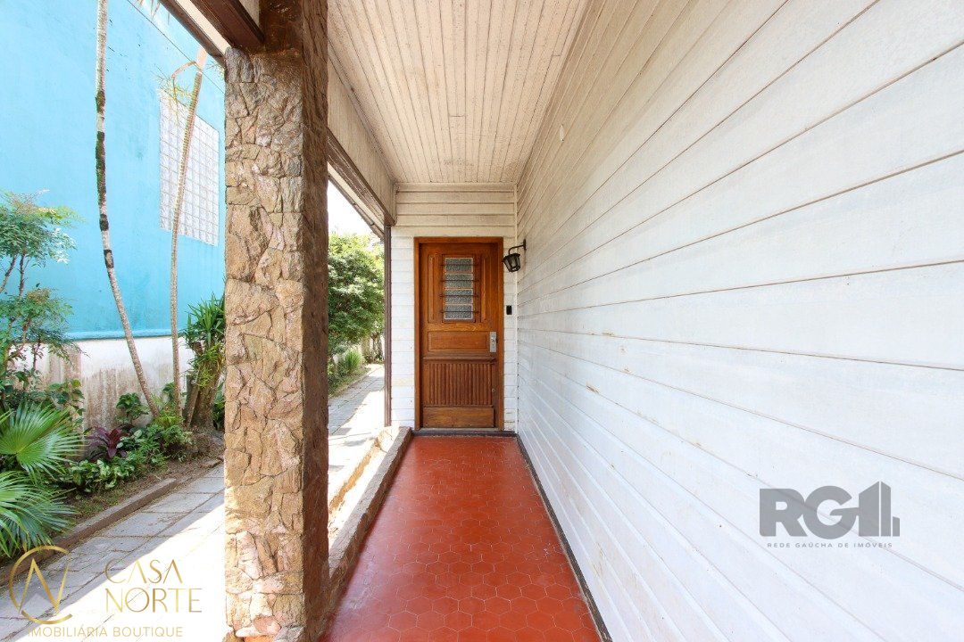 Casa à venda com 4 quartos, 167m², 3 vagas, Rua Rincão no bairro Ipanema em Porto Alegre