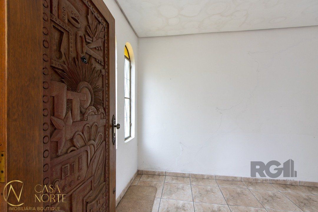 Casa à venda com 3 quartos, 380m², 1 suíte, 3 vagas, Avenida Copacabana no bairro Tristeza em Porto Alegre
