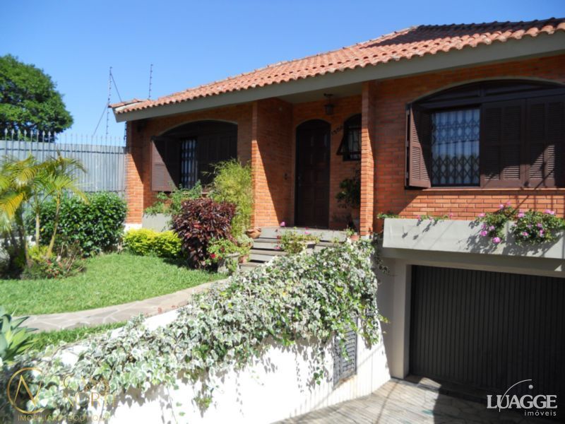 Casa à venda com 3 quartos, 283m², 1 suíte, 4 vagas, Rua Correa Lima no bairro Santa Tereza em Porto Alegre