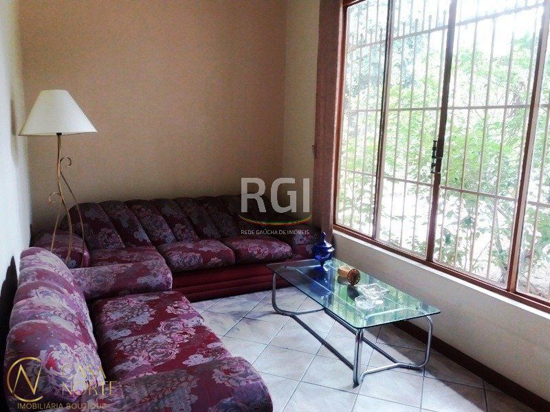 Casa à venda com 5 quartos, 250m², 3 suítes, 2 vagas, Rua Gavea no bairro Ipanema em Porto Alegre