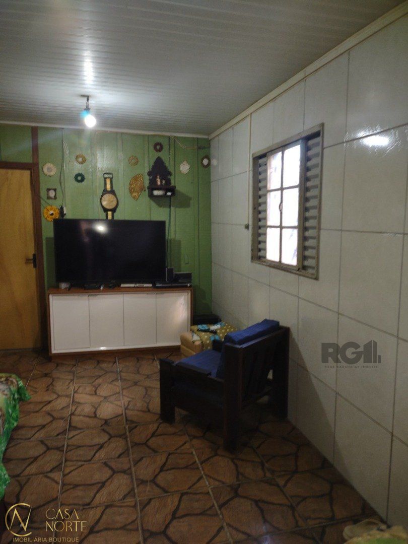 Casa à venda com 3 quartos, 70m², 1 vaga, Rua Chico Pedro no bairro Camaquã em Porto Alegre