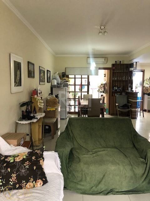 Casa de Condomínio à venda com 3 quartos, 149m², 1 suíte, 2 vagas, Rua Pau-Brasil no bairro Hípica em Porto Alegre