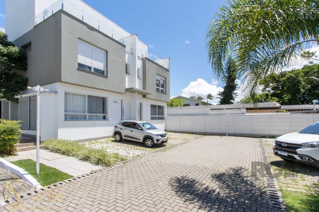 Casa de Condomínio à venda com 3 quartos, 197m², 1 suíte, 2 vagas, Rua Intendente Alfredo Azevedo no bairro Glória em Porto Alegre