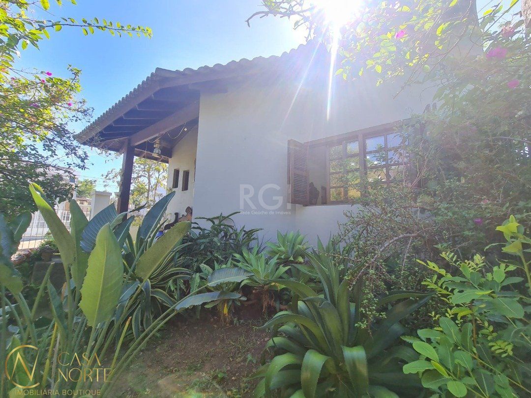 Casa à venda com 2 quartos, 136m², 2 suítes, 4 vagas, Rua Edemilson Santos Silva no bairro Espírito Santo em Porto Alegre