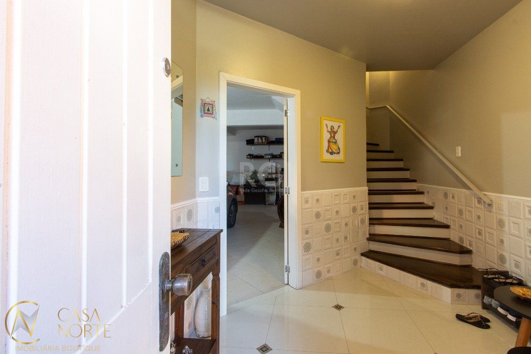 Casa de Condomínio à venda com 4 quartos, 252m², 1 suíte, 2 vagas, Avenida Guaiba no bairro Vila Assunção em Porto Alegre