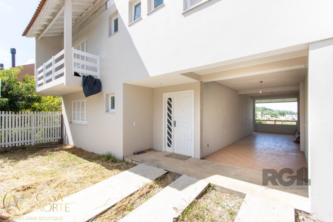Casa à venda com 4 quartos, 440m², 1 suíte, 3 vagas, Rua Josué Guimarães no bairro Espírito Santo em Porto Alegre