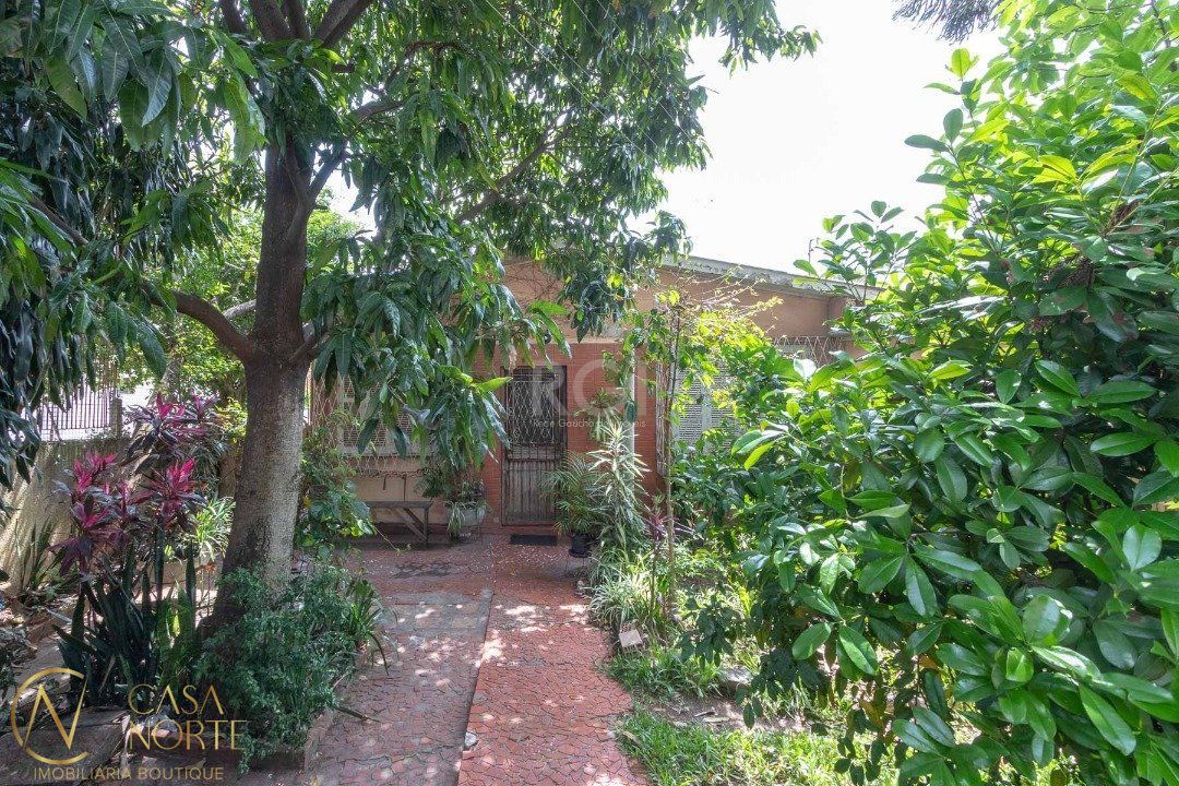 Terreno à venda  com 605m², Rua Comandai no bairro Cristal em Porto Alegre