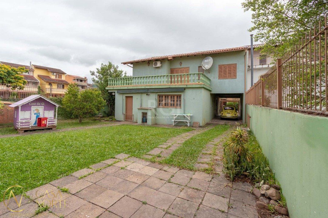 Casa à venda com 3 quartos, 180m², 1 suíte, 2 vagas, Rua Mário Assumpcao no bairro Serraria em Porto Alegre