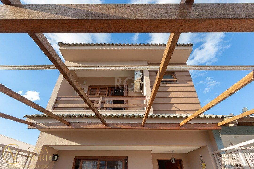 Casa à venda com 3 quartos, 125m², 1 suíte, 2 vagas, Rua Isidoro Bettio no bairro Aberta dos Morros em Porto Alegre