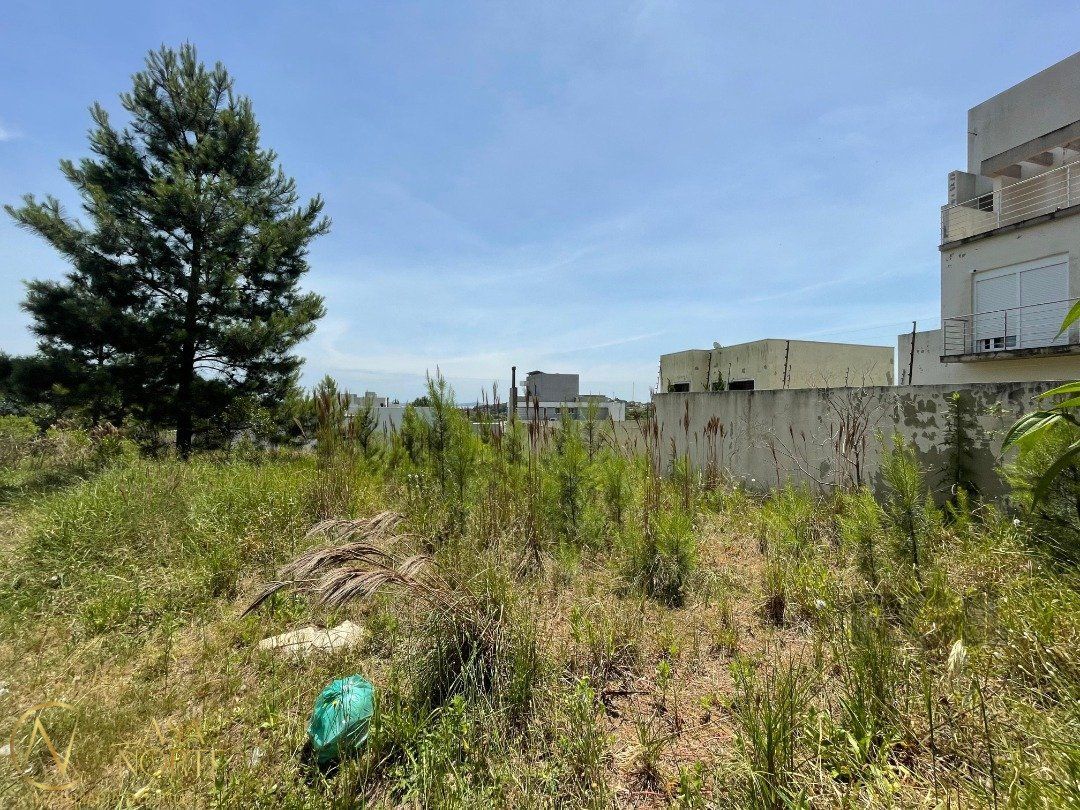 Terreno à venda  com 332m², Rua Henrique Anawate no bairro Guarujá em Porto Alegre