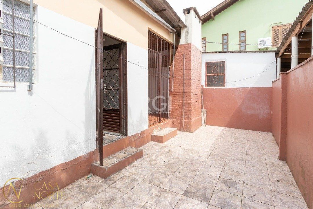 Casa à venda com 2 quartos, 85m², 1 vaga, Rua Josue Costalunga no bairro Cavalhada em Porto Alegre