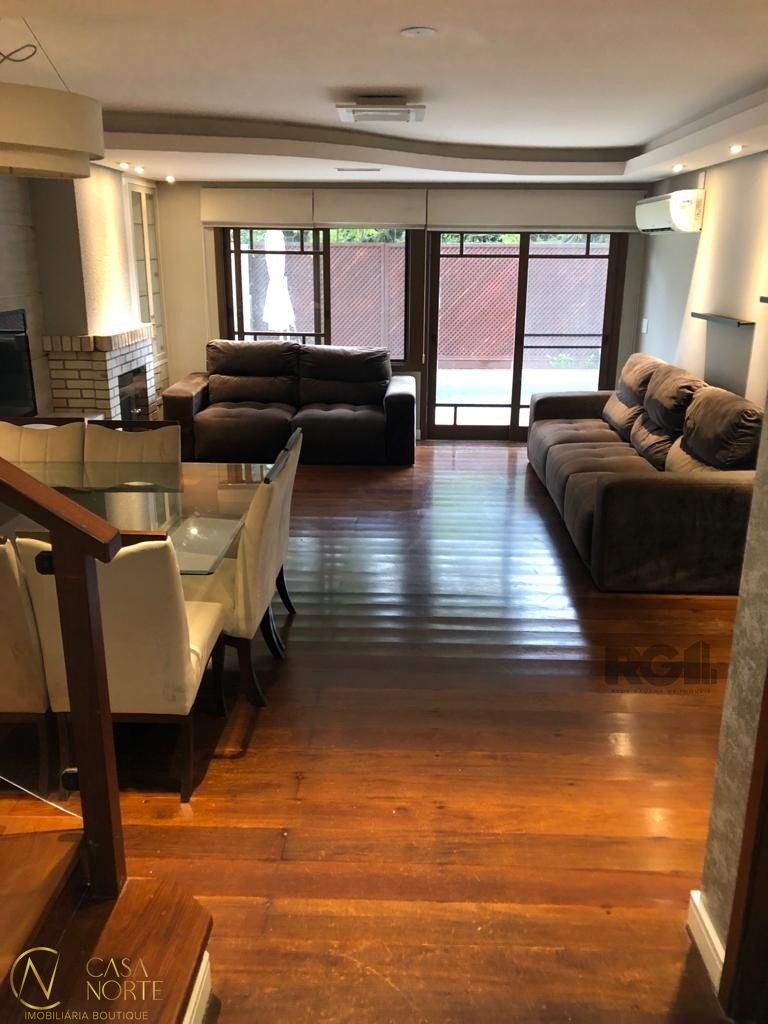 Casa de Condomínio à venda com 4 quartos, 240m², 1 suíte, 2 vagas, Rua Manajo no bairro Vila Assunção em Porto Alegre