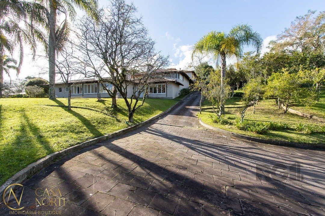 Casa de Condomínio à venda com 5 quartos, 662m², 2 suítes, 4 vagas, Avenida da Cavalhada no bairro Cavalhada em Porto Alegre