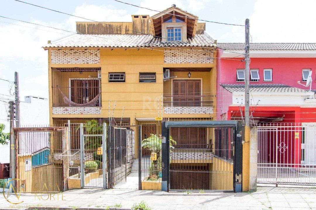 Casa à venda com 3 quartos, 204m², 1 suíte, 3 vagas, Rua Jair de Moura Calixto no bairro Ipanema em Porto Alegre