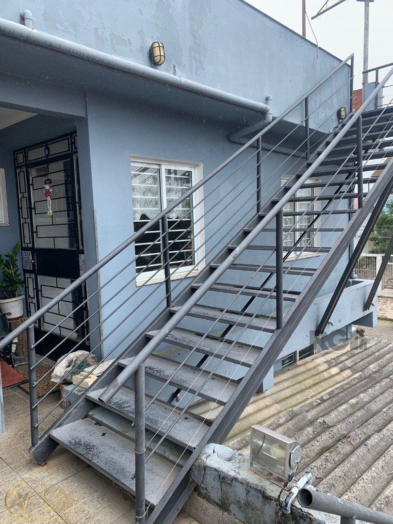 Casa à venda com 3 quartos, 264m², 1 suíte, 1 vaga, Rua Ventos do Sul no bairro Vila Nova em Porto Alegre