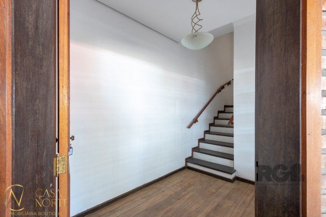 Casa de Condomínio à venda com 3 quartos, 196m², 1 suíte, 2 vagas, Rua Doutor David de Azevedo Gusmão no bairro Jardim Isabel em Porto Alegre
