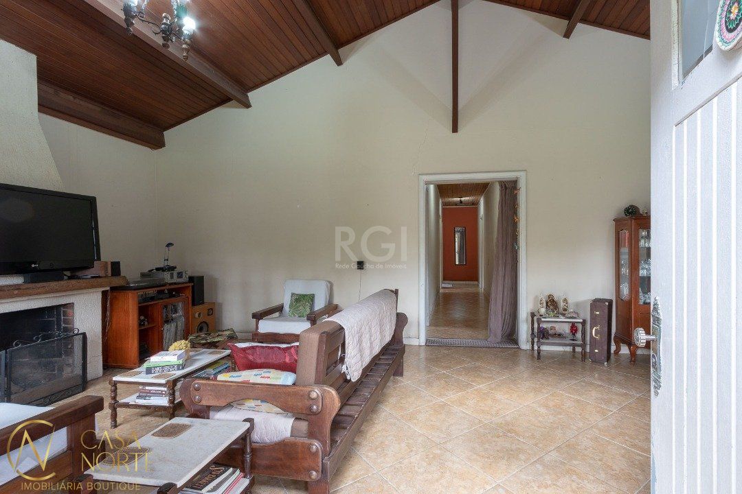 Casa à venda com 4 quartos, 379m², 2 suítes, 3 vagas, Rua das Espatodeas no bairro Ponta Grossa em Porto Alegre
