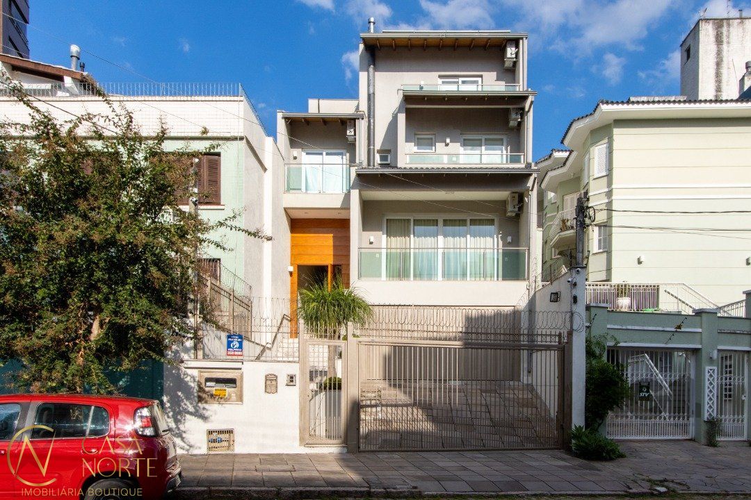 Casa à venda com 6 quartos, 714m², 5 suítes, 6 vagas, Rua Dona Ondina no bairro Menino Deus em Porto Alegre