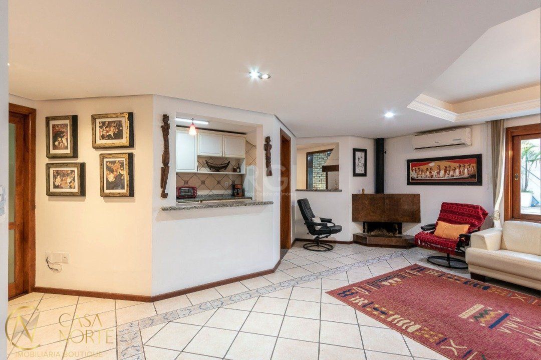 Casa de Condomínio à venda com 3 quartos, 233m², 3 suítes, 2 vagas, Avenida Eduardo Prado no bairro Cavalhada em Porto Alegre