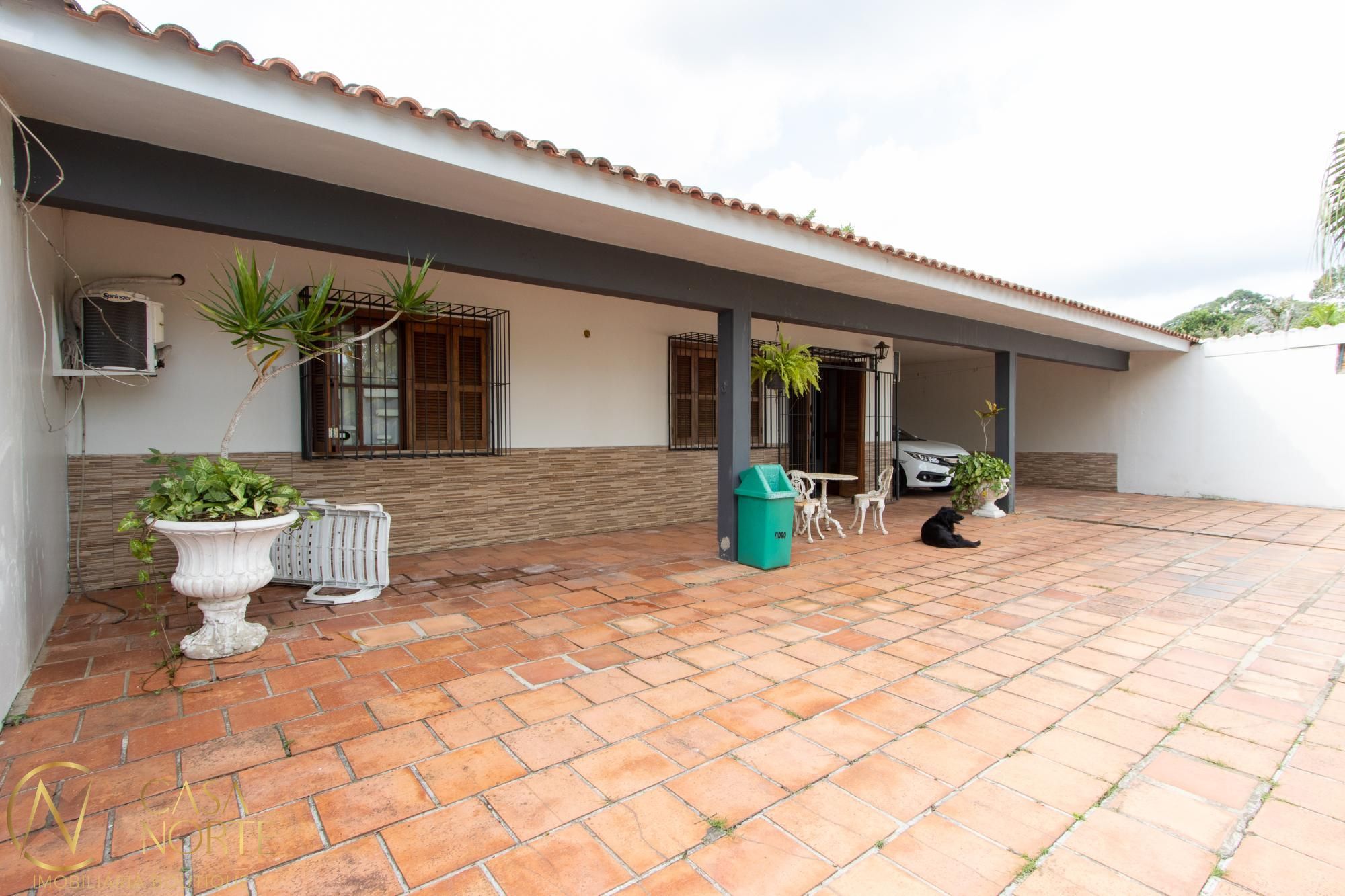 Casa à venda com 3 quartos, 160m², 1 suíte, 4 vagas, Rua José Alves de Castro no bairro Vila Nova em Porto Alegre