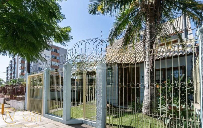 Casa à venda com 4 quartos, 336m², 1 suíte, 2 vagas, Rua São Sebastião do Cai no bairro Camaquã em Porto Alegre