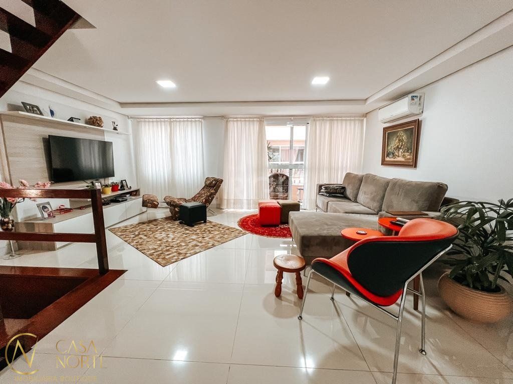 Casa de Condomínio à venda com 3 quartos, 230m², 1 suíte, 2 vagas, Avenida Coronel Marcos no bairro Pedra Redonda em Porto Alegre