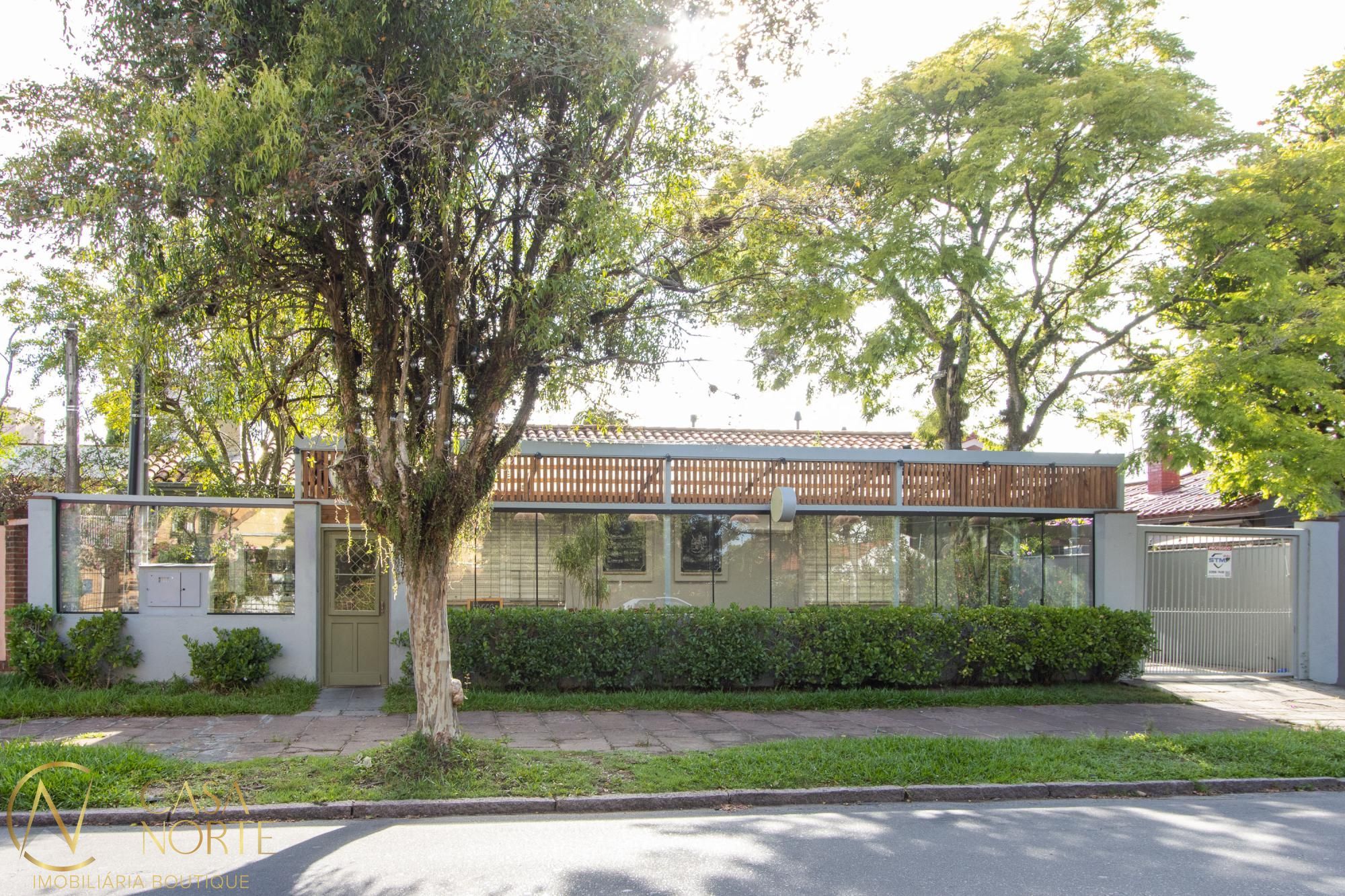 Casa Comercial à venda , 135m², 3 vagas, Rua Sargento Nicolau Dias de Farias no bairro Tristeza em Porto Alegre