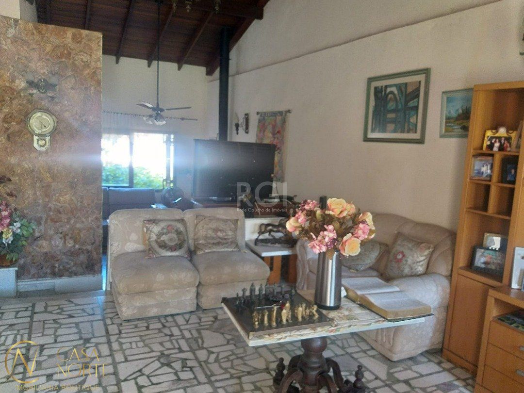 Casa à venda com 5 quartos, 347m², 2 suítes, 2 vagas, Rua Alvaro Guterres no bairro Tristeza em Porto Alegre