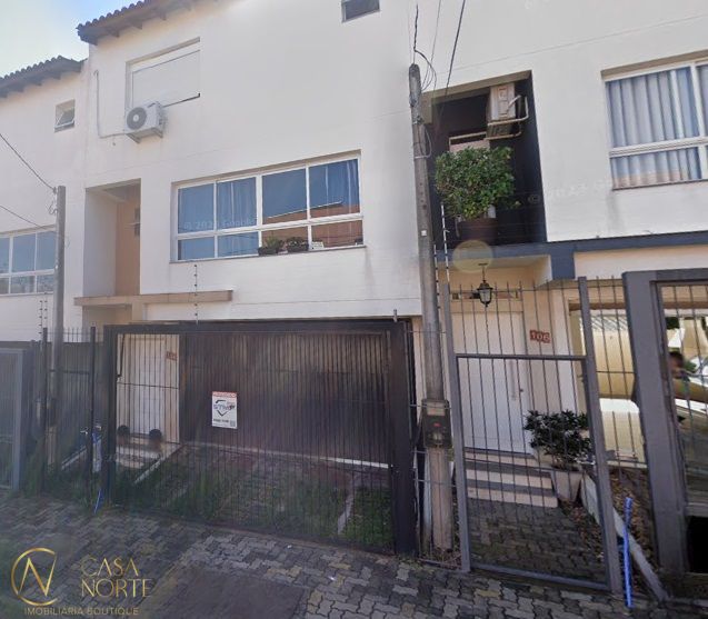 Sobrado à venda com 3 quartos, 254m², 1 suíte, 3 vagas, Rua Delfina da Cunha no bairro Camaquã em Porto Alegre