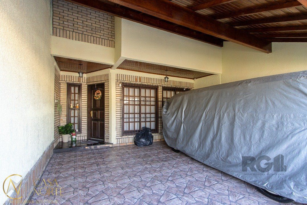 Casa à venda com 3 quartos, 202m², 1 suíte, 2 vagas, Rua Doutor Egydio Michaelsen no bairro Cavalhada em Porto Alegre
