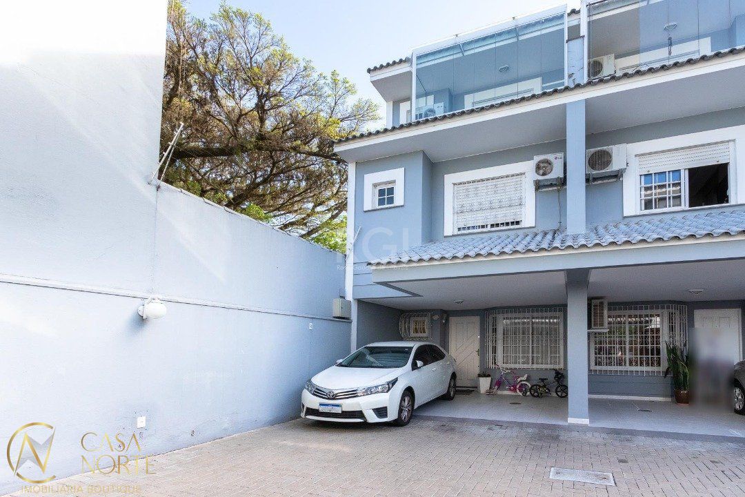 Casa de Condomínio à venda com 3 quartos, 184m², 1 suíte, 2 vagas, Rua Chavantes no bairro Vila Assunção em Porto Alegre
