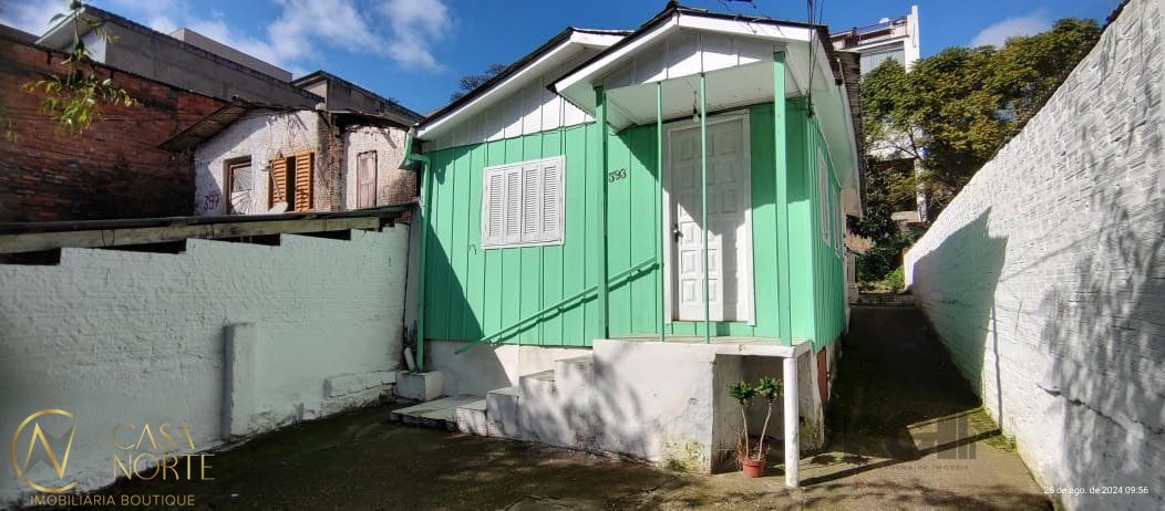 Casa à venda com 2 quartos, 63m², 2 vagas, Rua Aldrovando Leão no bairro Vila Jardim em Porto Alegre