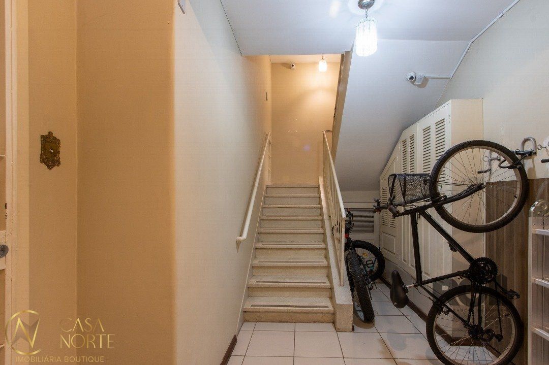 Apartamento à venda com 3 quartos, 106m², Rua Ramiro Barcelos no bairro Rio Branco em Porto Alegre
