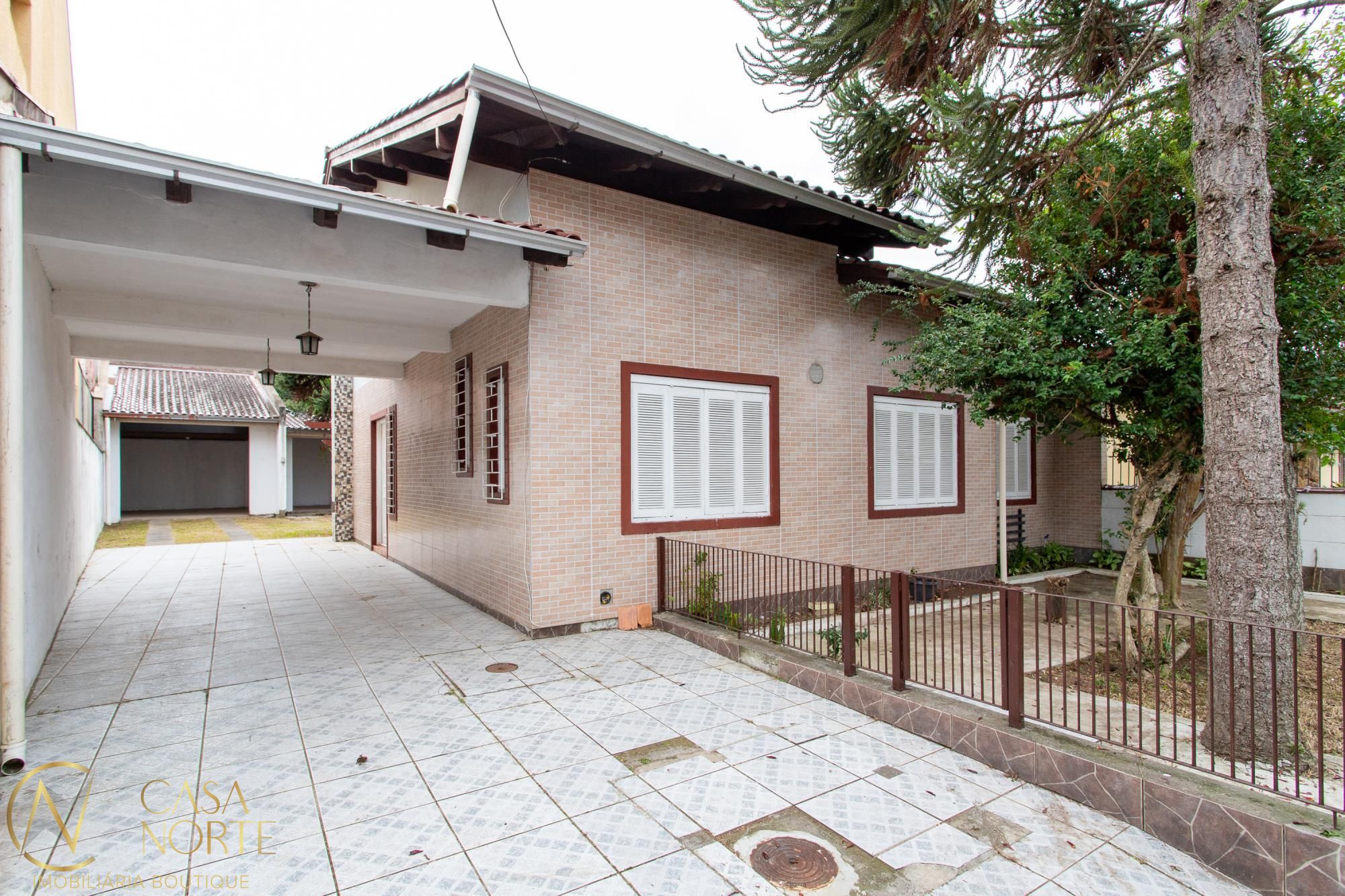 Casa à venda com 3 quartos, 215m², 1 suíte, 2 vagas, Rua Álvaro Pedro da Rosa no bairro Aberta dos Morros em Porto Alegre