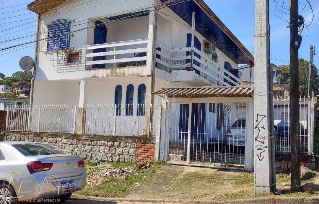 Casa à venda com 4 quartos, 236m², 4 vagas, Rua Martins de Lima no bairro Vila São José em Porto Alegre