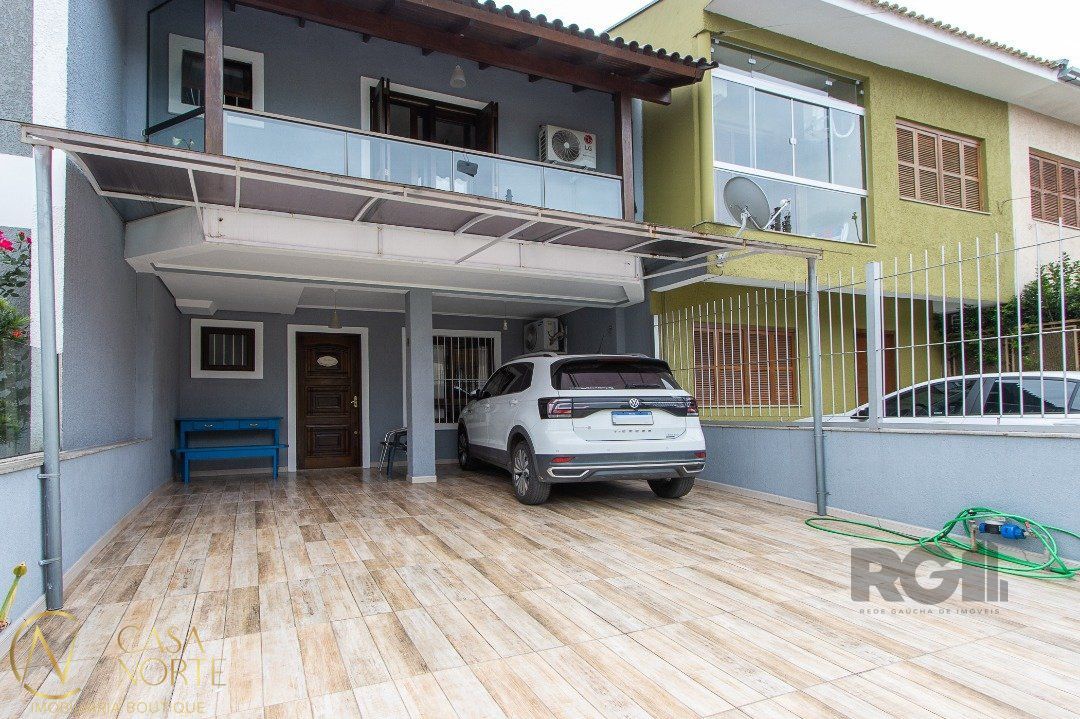 Casa à venda com 2 quartos, 111m², 2 suítes, 2 vagas, Rua Alexandre de Gusmao no bairro Hípica em Porto Alegre