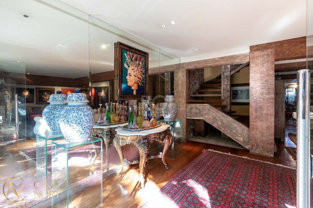 Casa à venda com 4 quartos, 418m², 1 suíte, 2 vagas, Rua Edgar Luiz Schneider no bairro Jardim Isabel em Porto Alegre
