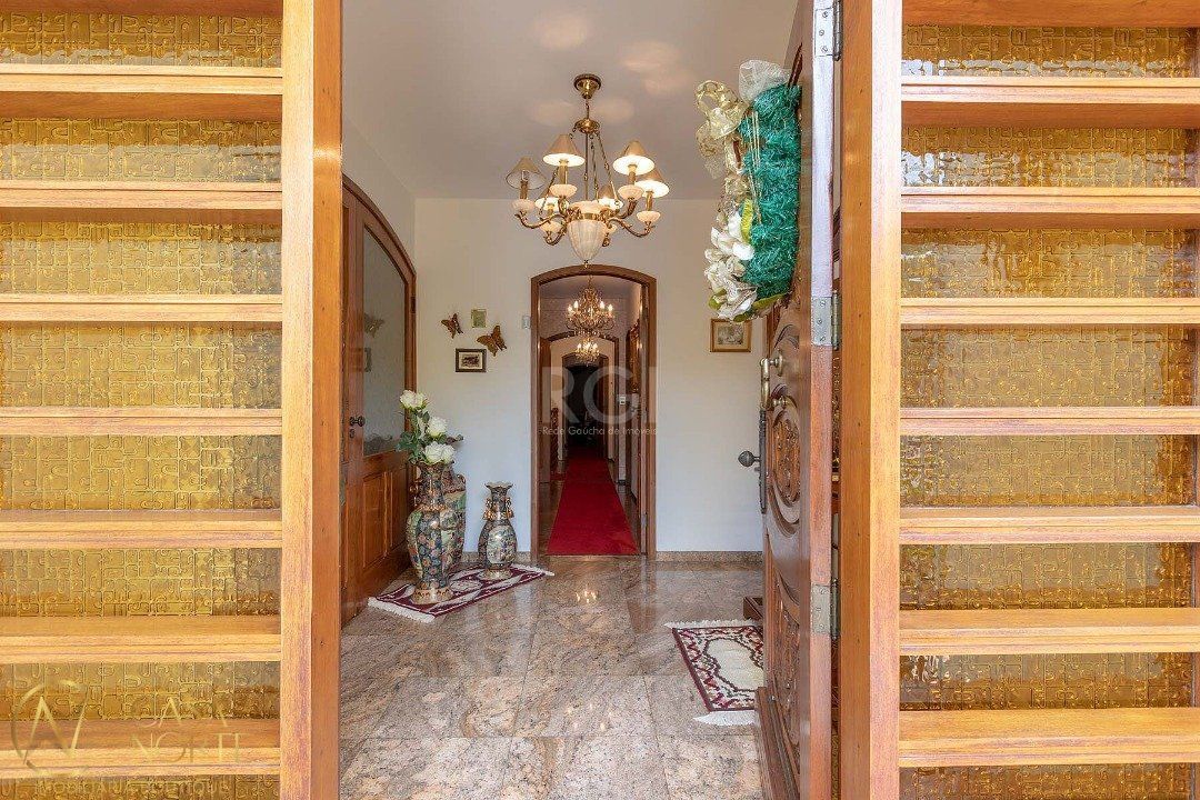 Casa à venda com 4 quartos, 725m², 1 suíte, 4 vagas, Rua Cariri no bairro Vila Assunção em Porto Alegre